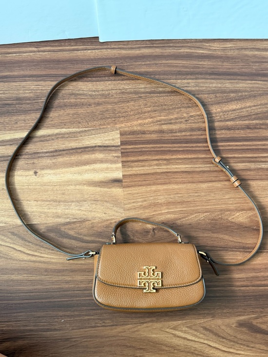 Tory Burch Handbags - Tory Burch Cognac Pebbled Leather Crossbody with Gold Logo